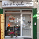 escaparate-Janeth-Solu00e1-Ayurveda-Masajes-Terapias-Sants-Barcelona